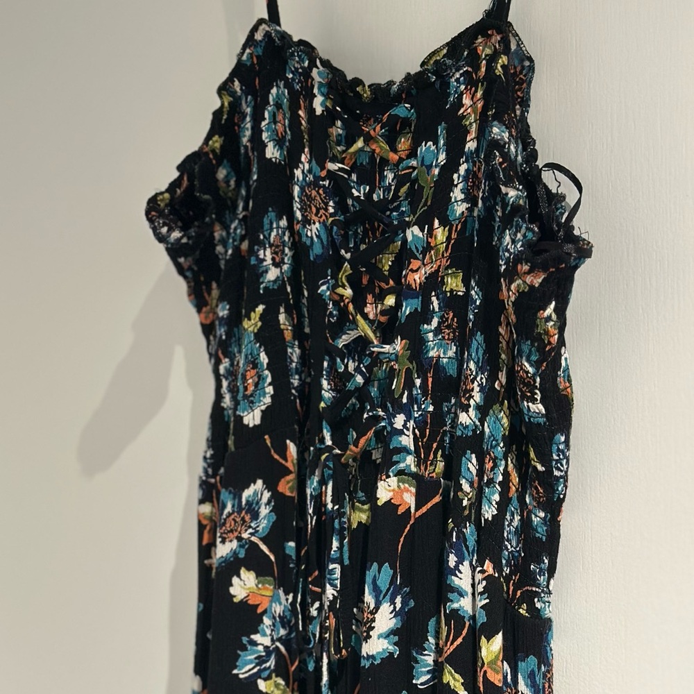 Women’s jumpsuit romper, floral, lightweight rayon material, size Large